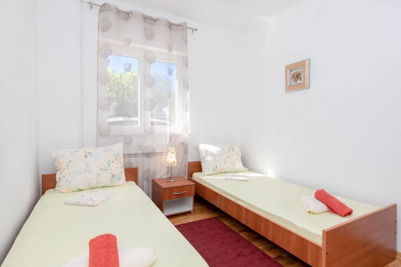 Apartment Lavanda With Beautiful Garden Krk Town