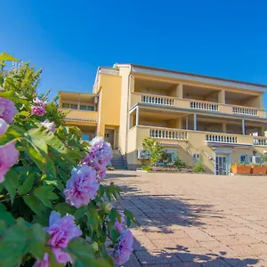Center Dekanic Apartman